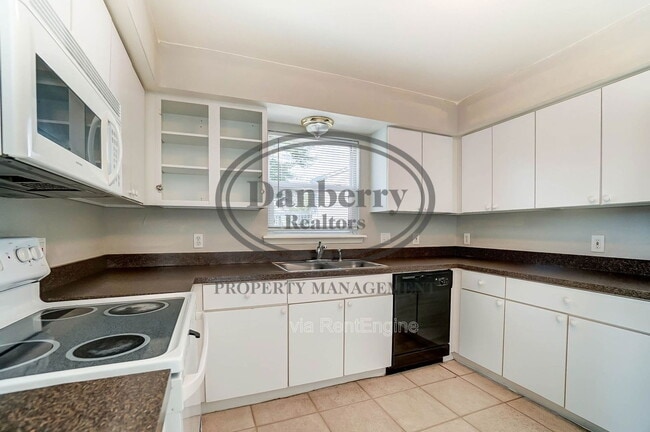 Building Photo - 3733 Willow Run Dr