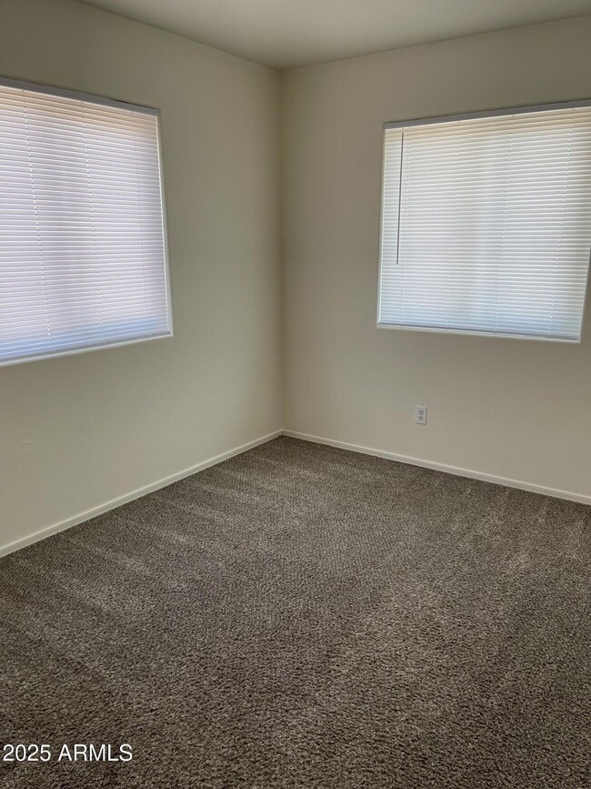 Building Photo - 2526 W Ocotillo Rd
