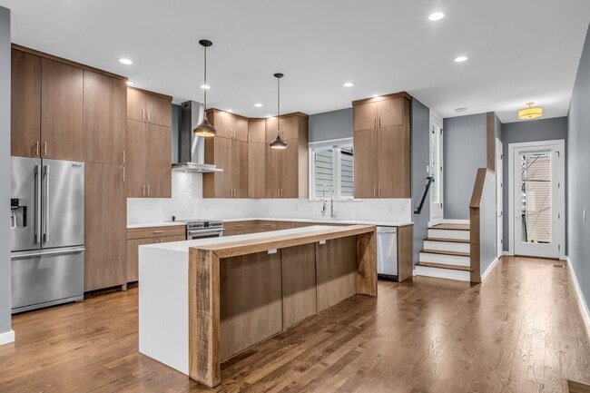 Building Photo - 418 37th Ave N