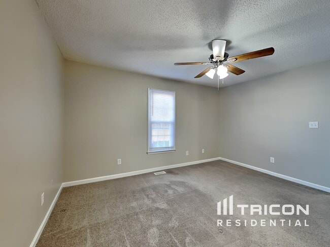 Building Photo - 1004 Spruce Dr