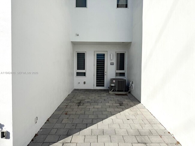 Building Photo - 10220 NW 63rd Terrace