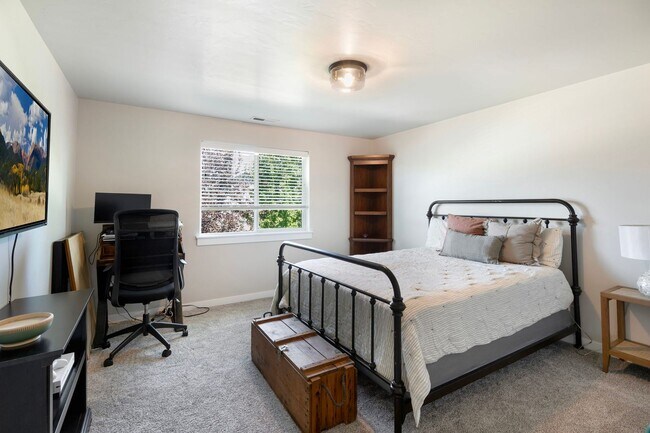 Building Photo - Stunning 5-Bedroom Family Home on a Corner...
