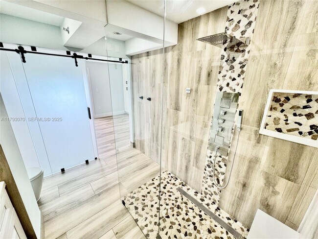 Building Photo - 2415 NW 16th St Rd