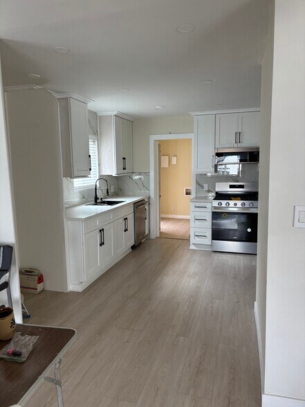 Kitchen - 2206 W 75th St