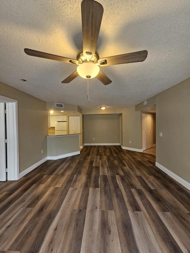 Primary Photo - 4177 N Haverhill Rd