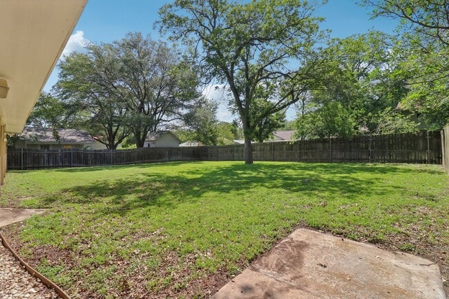 Building Photo - Beautifully Renovated Home with a Large Yard