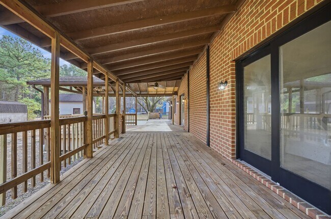 Building Photo - 9 Rhodelia Ln