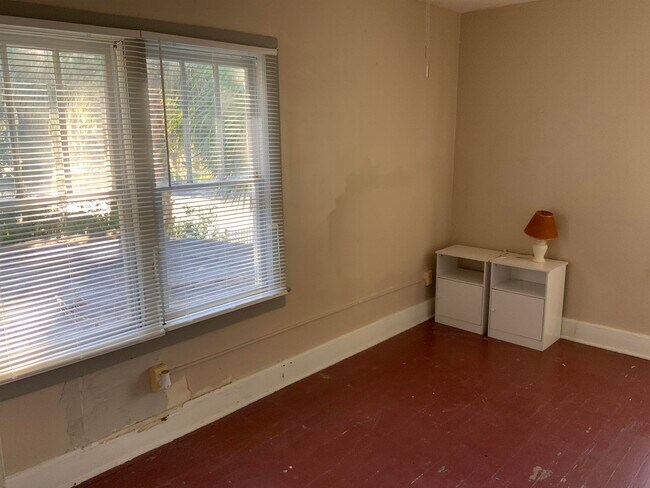 Building Photo - 1509 Twigg St