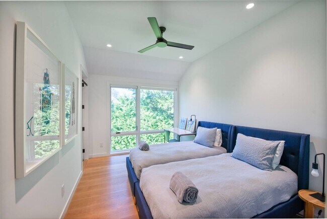 Building Photo - 60 Gansett Ln