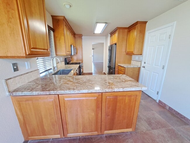 Building Photo - 354 Bradley Dr
