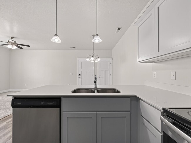 Building Photo - Spacious 3 Bed, 2 Bath Condo in The Exchange – Lehi, UT