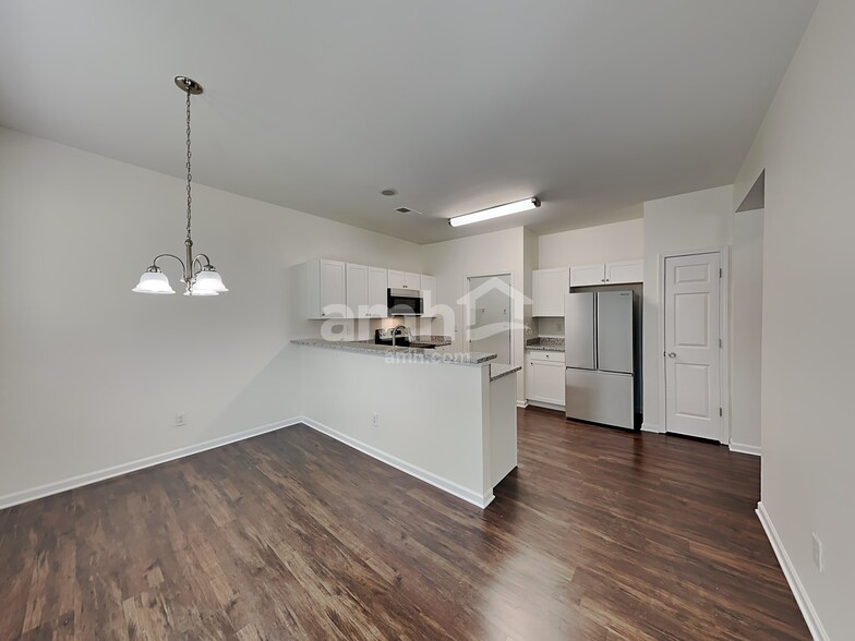 Building Photo - 13520 Planters Row Dr