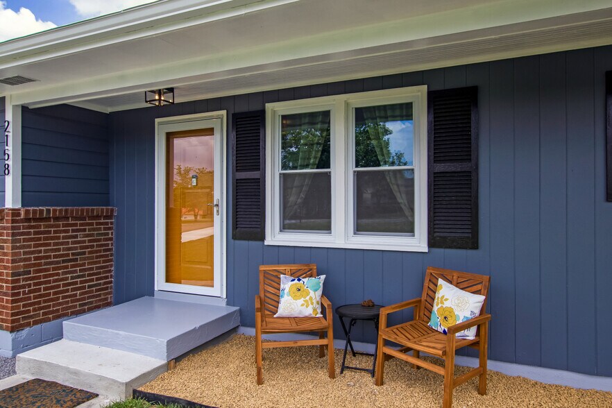 Building Photo - 2158 Brookview Dr