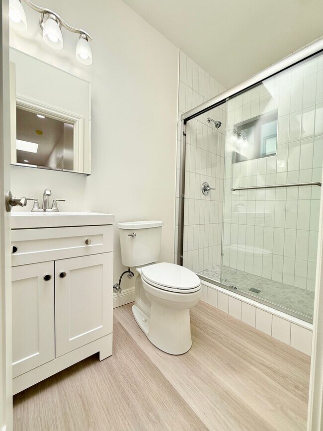 Building Photo - 5840