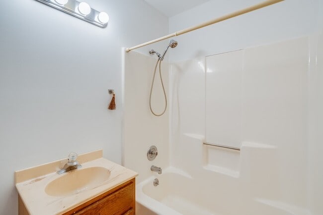 Building Photo - 7234 Oak Ridge Pl