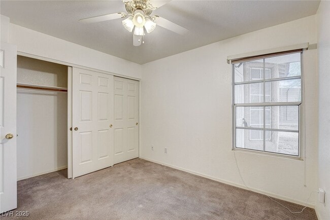 Building Photo - 114 E Tamarack Dr