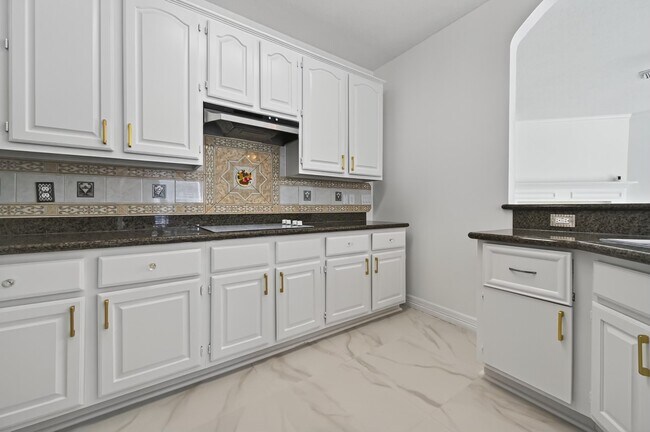 Building Photo - 2431 Parkwood Ln