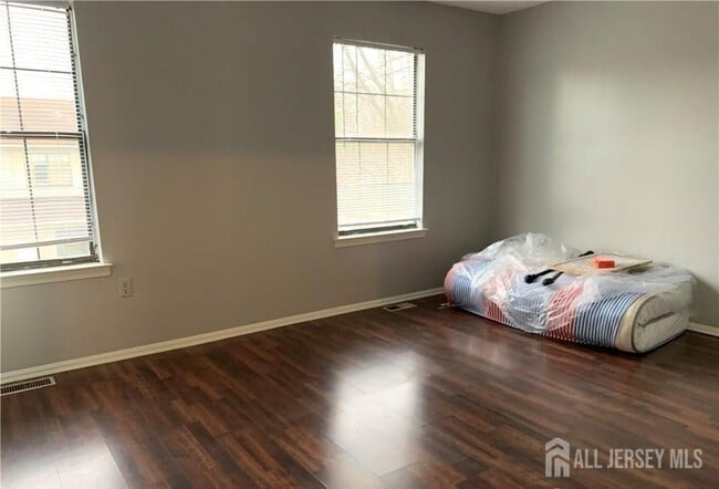 Building Photo - 536 Manchester Ct