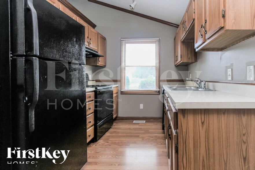 Building Photo - 2102 E Edgewood Ave