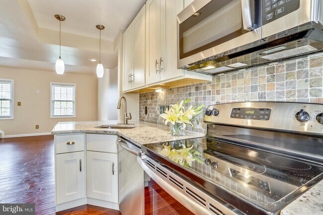 Stainless steel appliances. - 1415 E Abingdon Dr