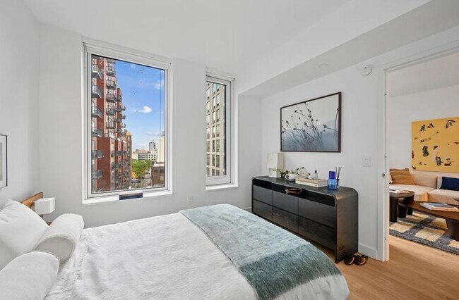 Building Photo - 1 bedroom in LONG ISLAND CITY NY 11101