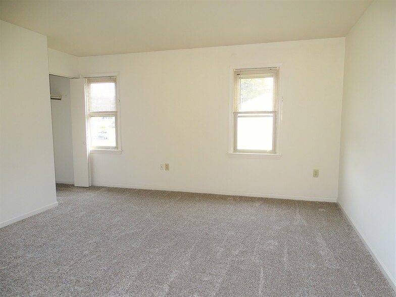 Building Photo - 677 Brunnerville Rd