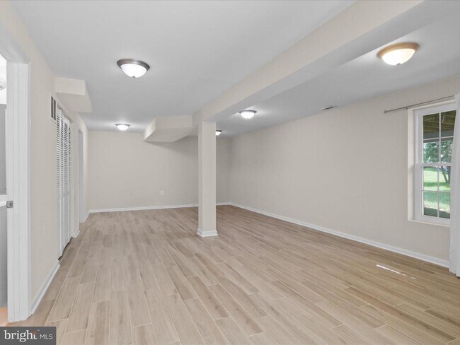 Building Photo - 1518 Summerset Pl
