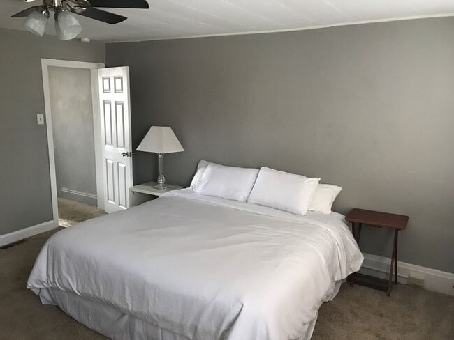 Building Photo - Modern 3 bed, 2 bath, south side flats rental