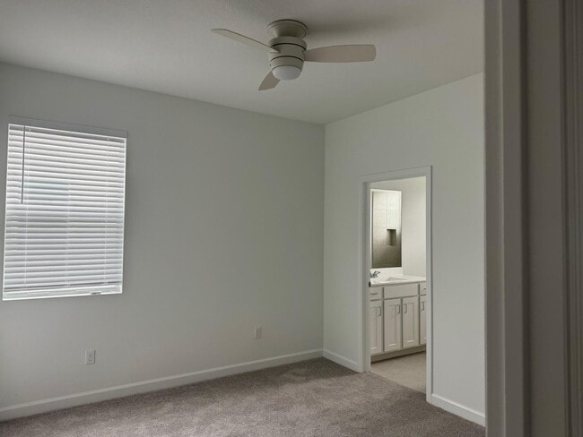 Building Photo - 4663 Hollister Ave