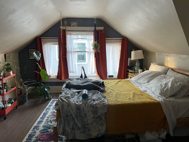 Building Photo - Beautiful 4-Bedroom Home in the Heart of Wallingford