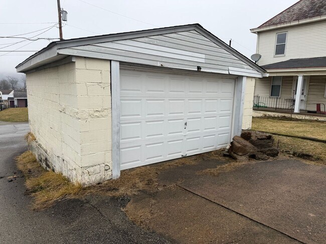 Building Photo - 914 Lawrence St