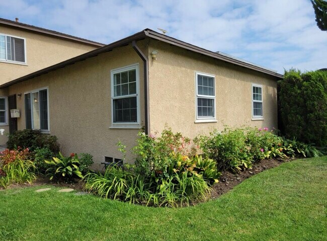 Building Photo - 8800 Ramsgate Ave