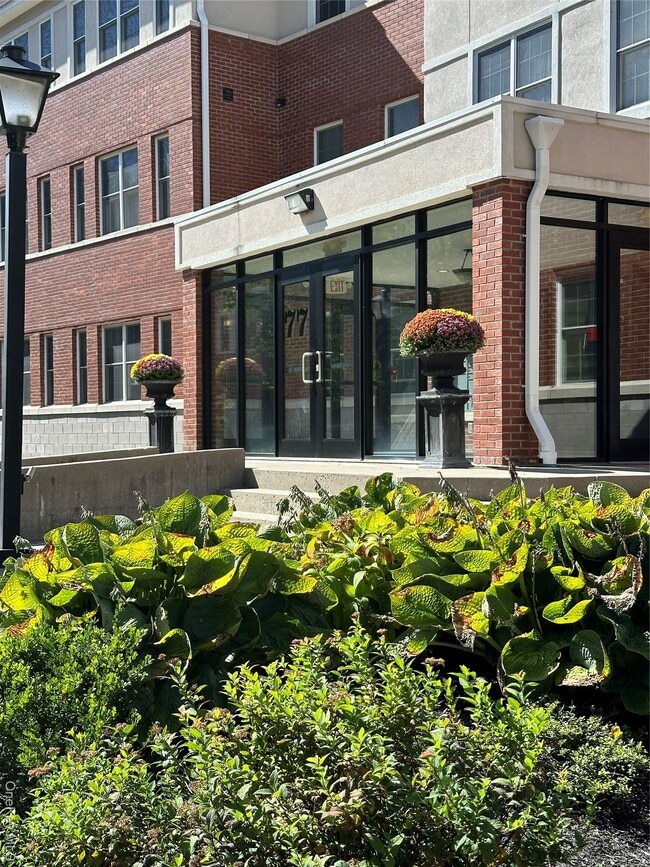 Building Photo - 75 Quaker Ave