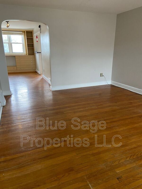 Building Photo - 2254 S Harwood Ave