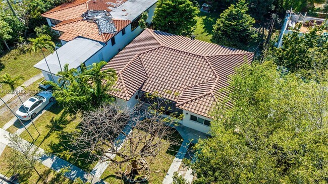 Building Photo - 330 SW 27th Rd