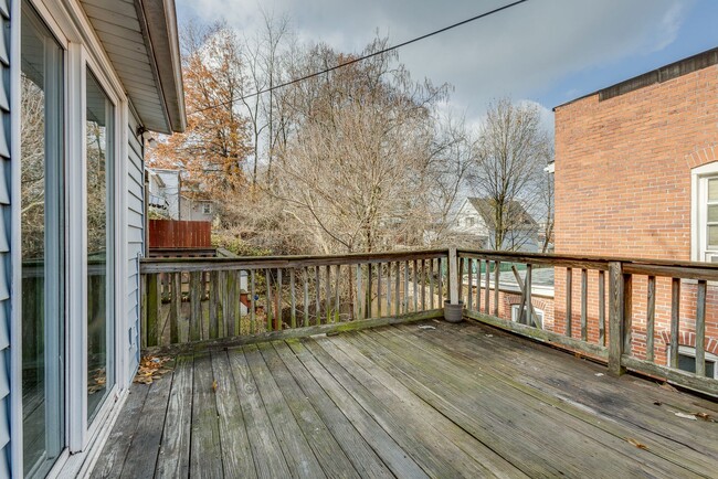 Building Photo - Brighton Heights 3 Bedroom Townhome