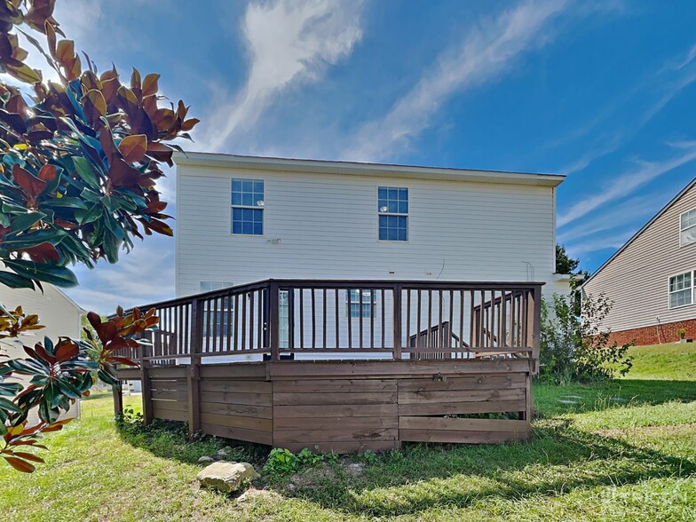 Building Photo - 1521 Clover Ridge Ct