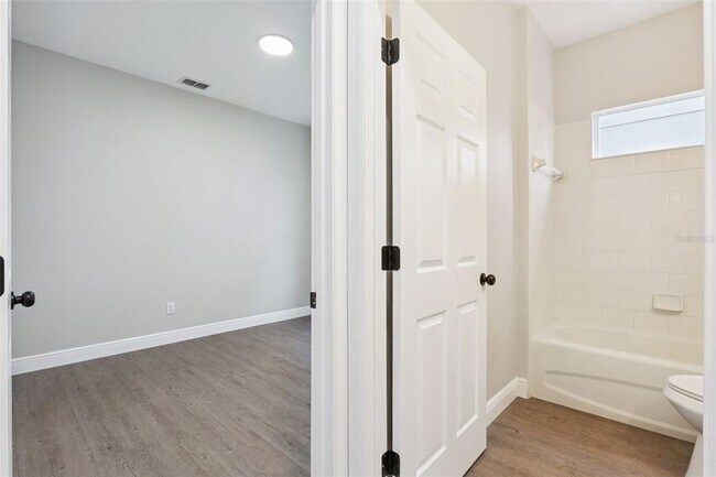 Building Photo - 1209 Cathcart Cir