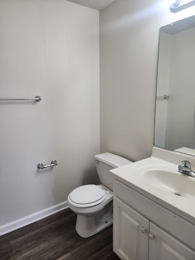 Building Photo - 6105 Hedgecock Cir