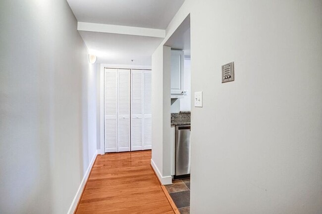 Building Photo - 1727 R St NW