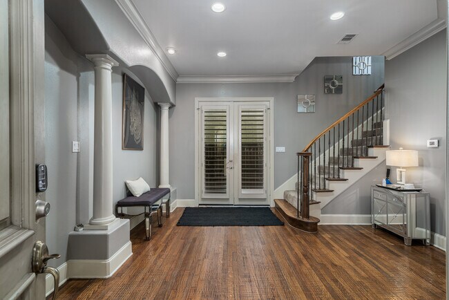 entryway/backyard exit - 4003 Wycliff Ave