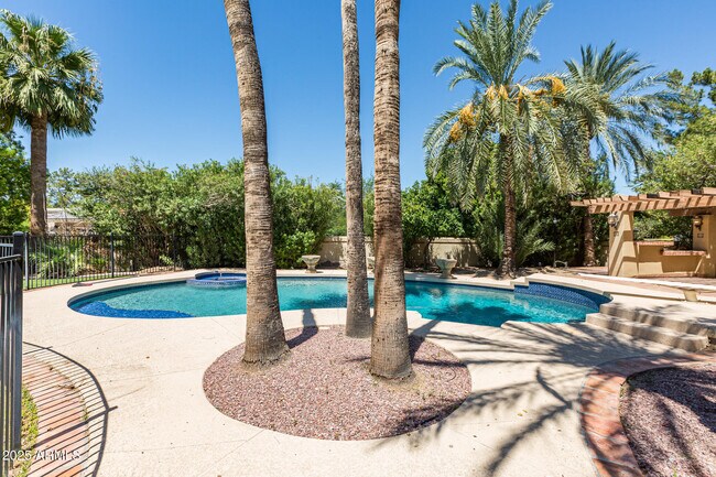 Building Photo - 49 Biltmore Estates Dr