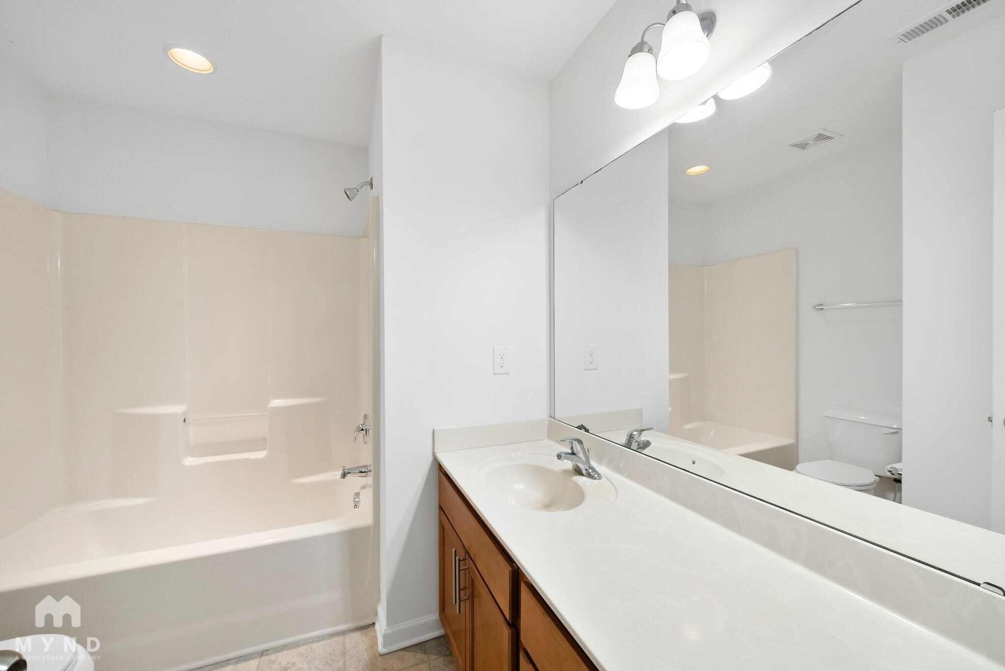 Building Photo - 1038 Grand Ridge Dr