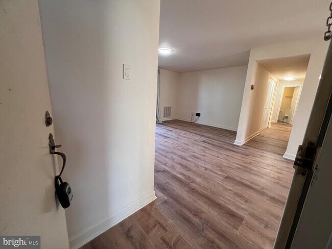 Building Photo - 782 Quince Orchard Blvd