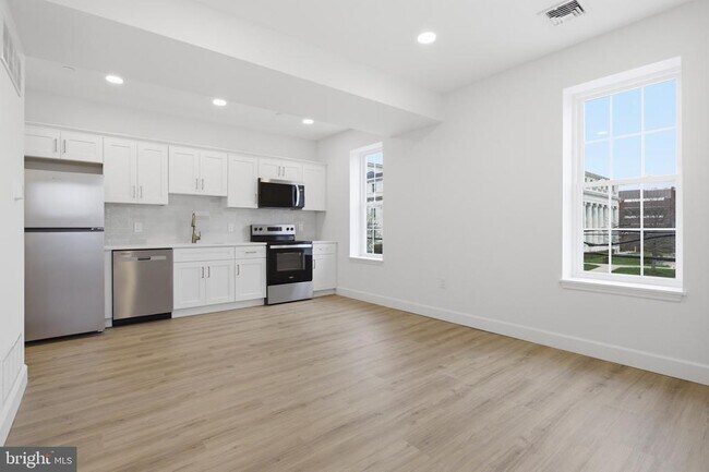 Building Photo - 100 W Front St