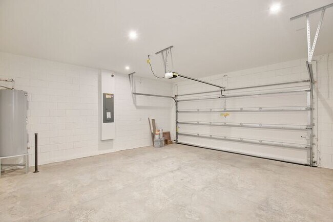 Building Photo - Thoughtfully Designed 4/3 Home with Premium Upgrades and 2 Car Garage! Available Now!