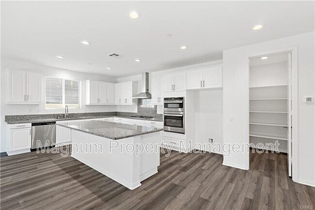 Building Photo - 2112 Saratoga Dr