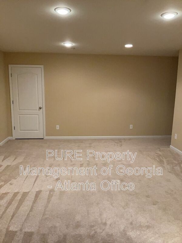 Building Photo - 1555 River Park Blvd