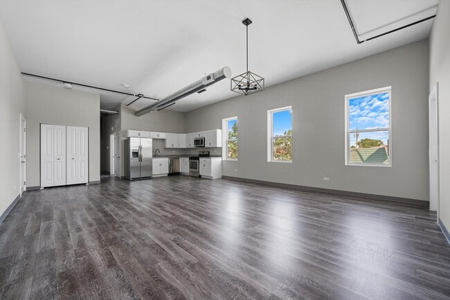 Building Photo - 3135 W 95th St