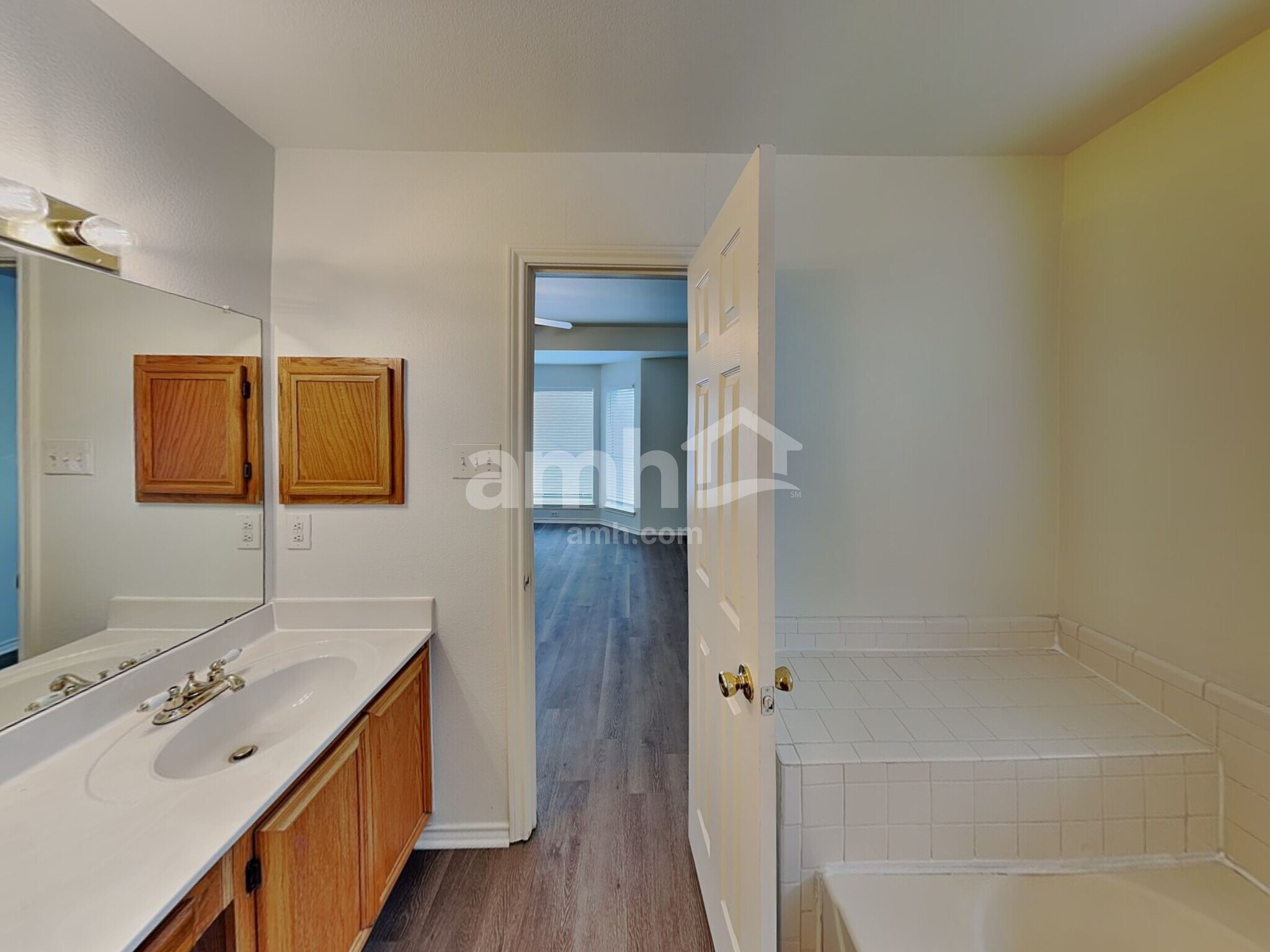 Building Photo - 901 Worden Dr